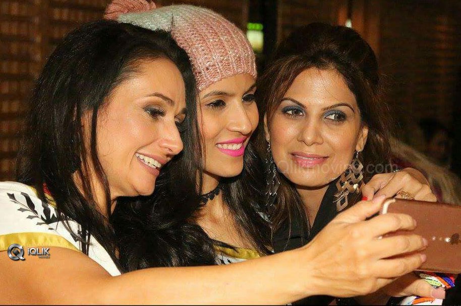 Premkahani-Movie-Actress-Abhimanika-Tavi-Mrs-Universe-Finalist-Durban-Exclusive-Photo-Gallery